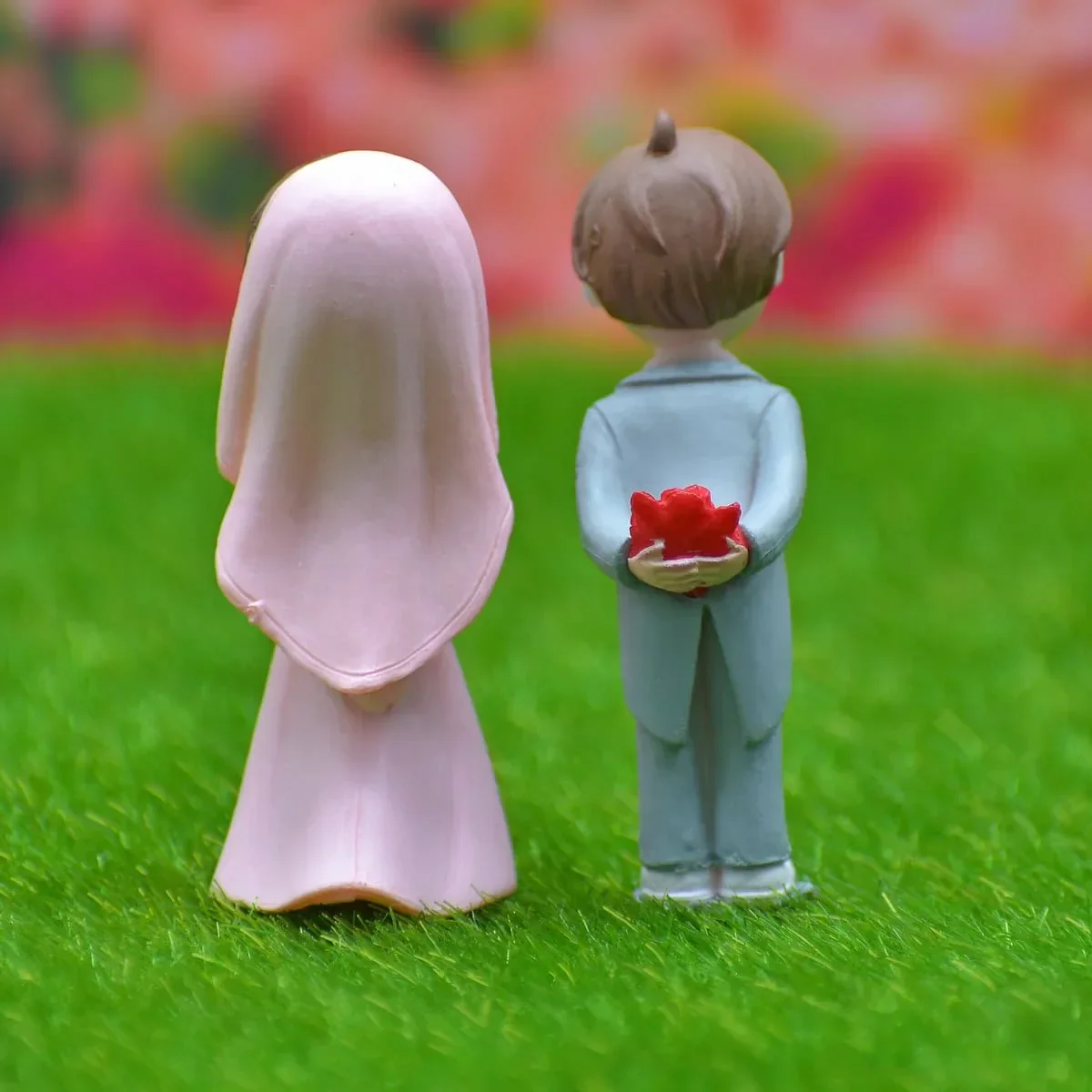 Miniature Model Couple Purpose love Set (2pcs) Pack of 1 - Image 3