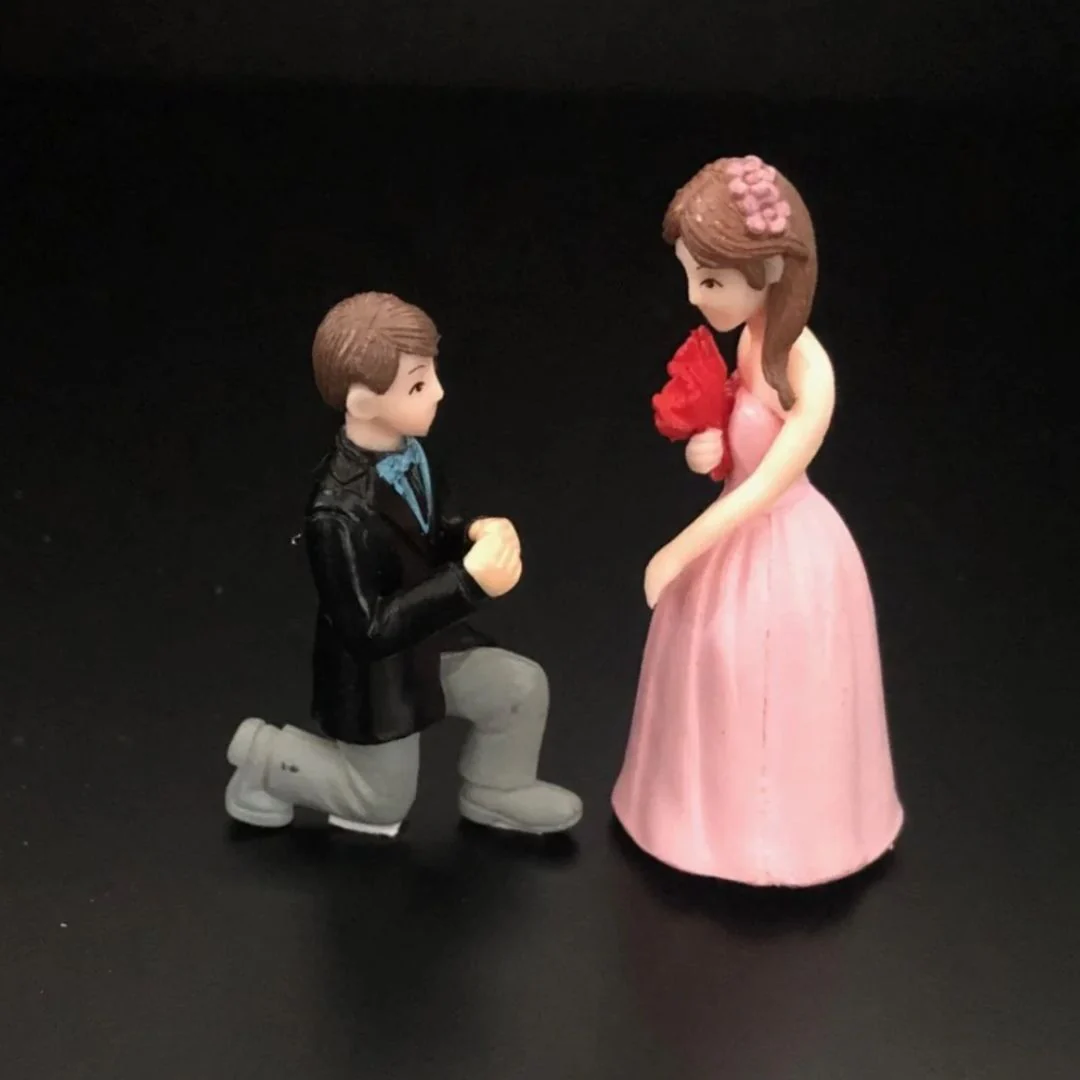 Miniature Model Plastic Couple Purpose | Pack Of 1 - Image 4