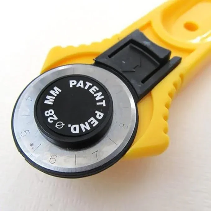 Precision Straight Handle Rotary Cutter 28mm for Fabric & Paper Crafts - Image 4